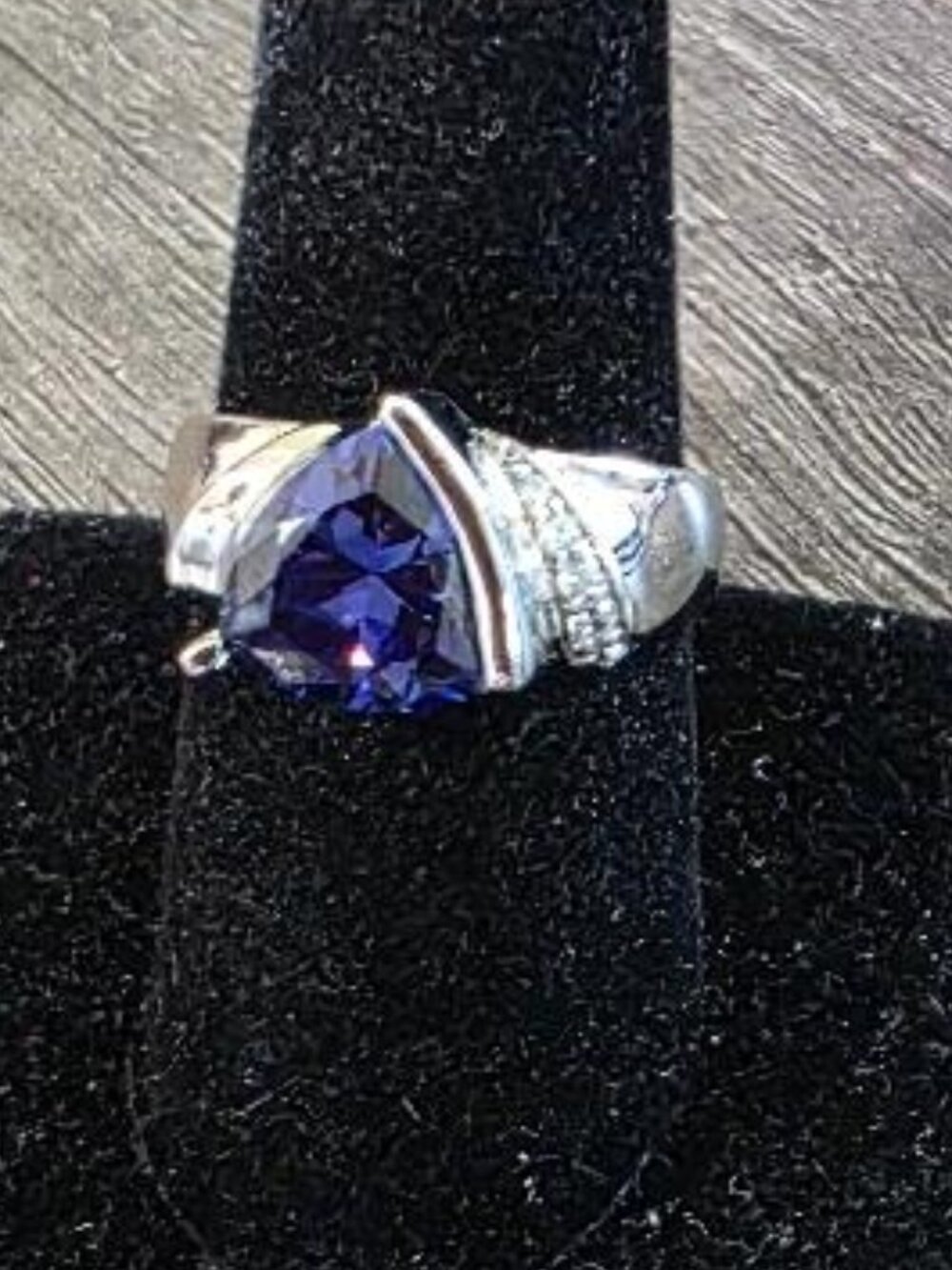 TANZANITE RING IN STERLING SILVER - SIZE 9